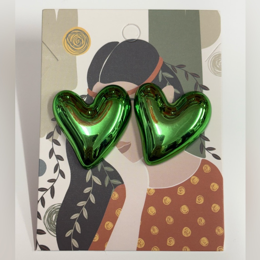 Green ballon style heart earrings 💚